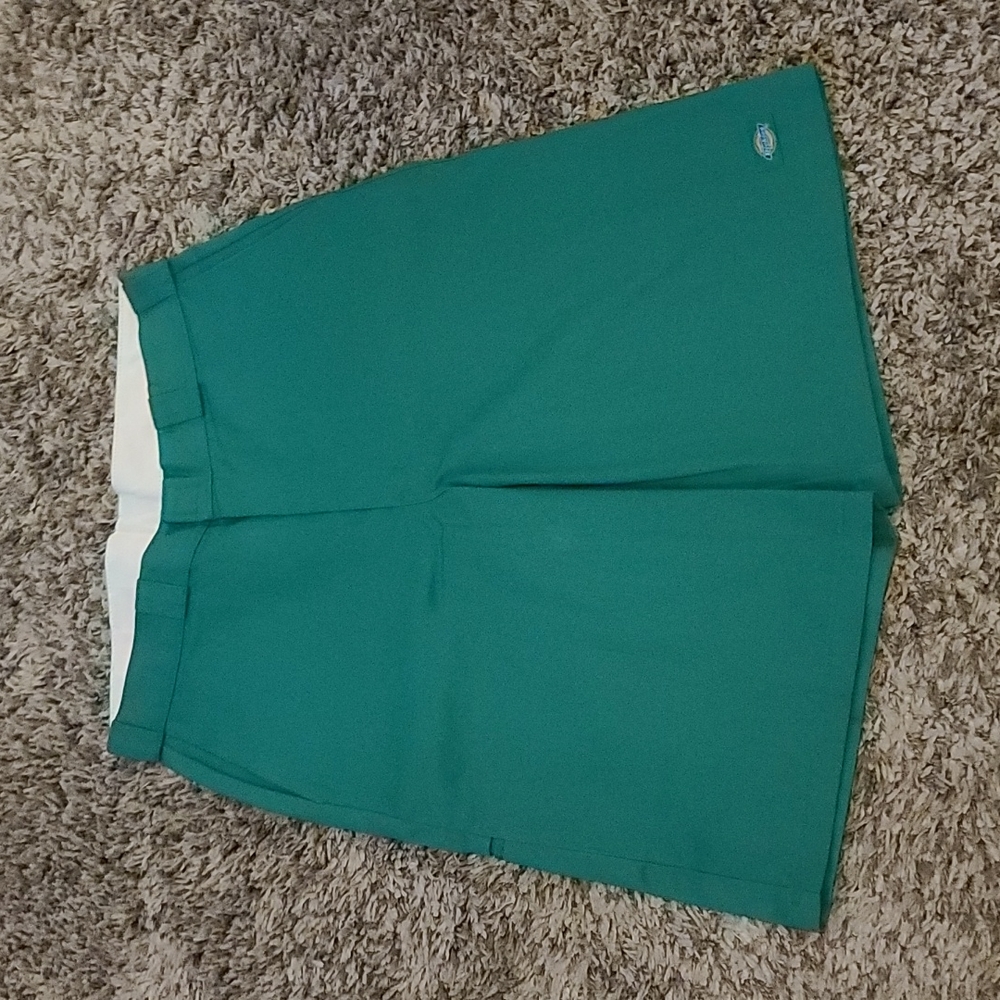 Kelly Green, size 36, dickies shorts